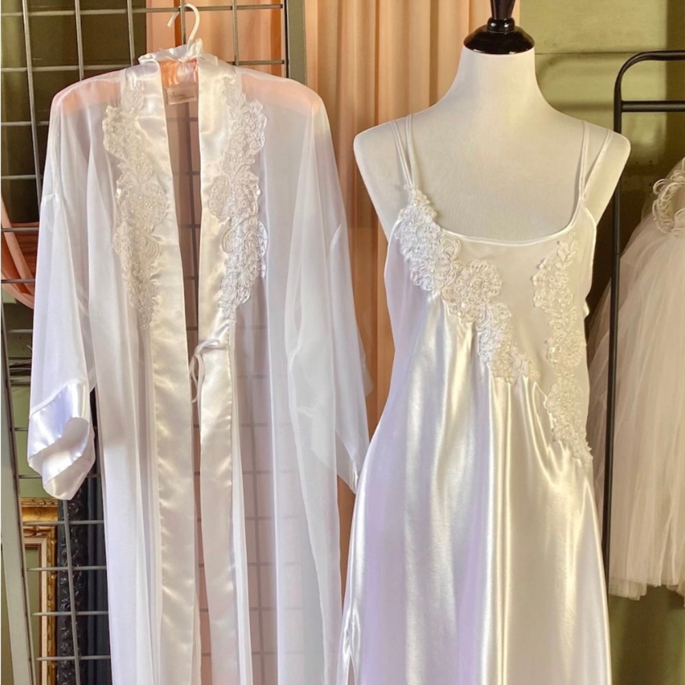 Intimo Amore 2pc Bridal Honeymoon lingerie set. Robe and Gown